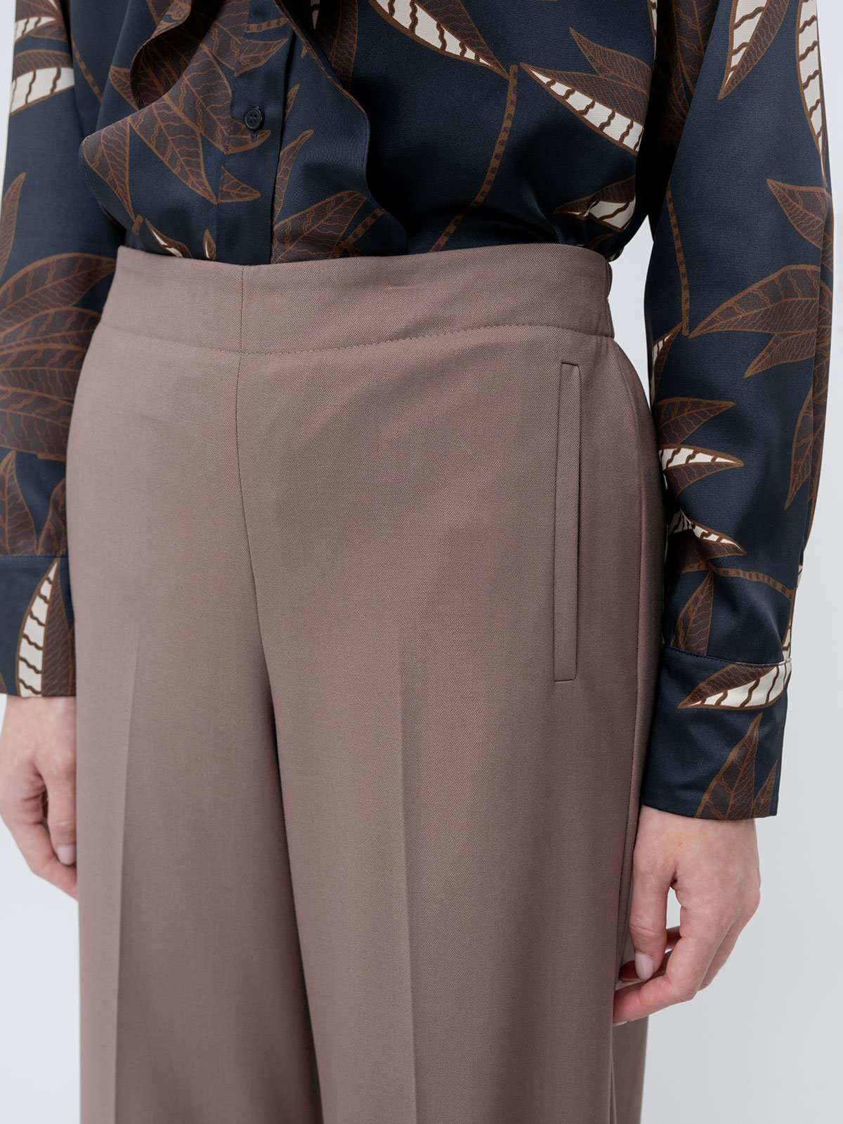 Straight Leg Trousers in taupe