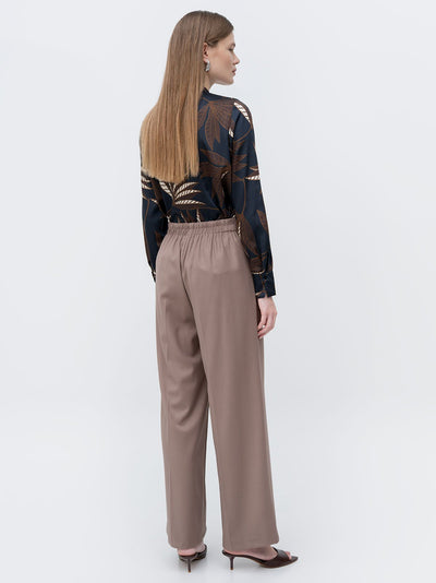 Straight Leg Trousers in taupe