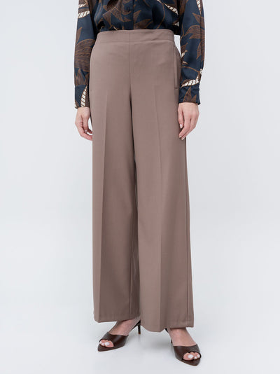 Straight Leg Trousers in taupe