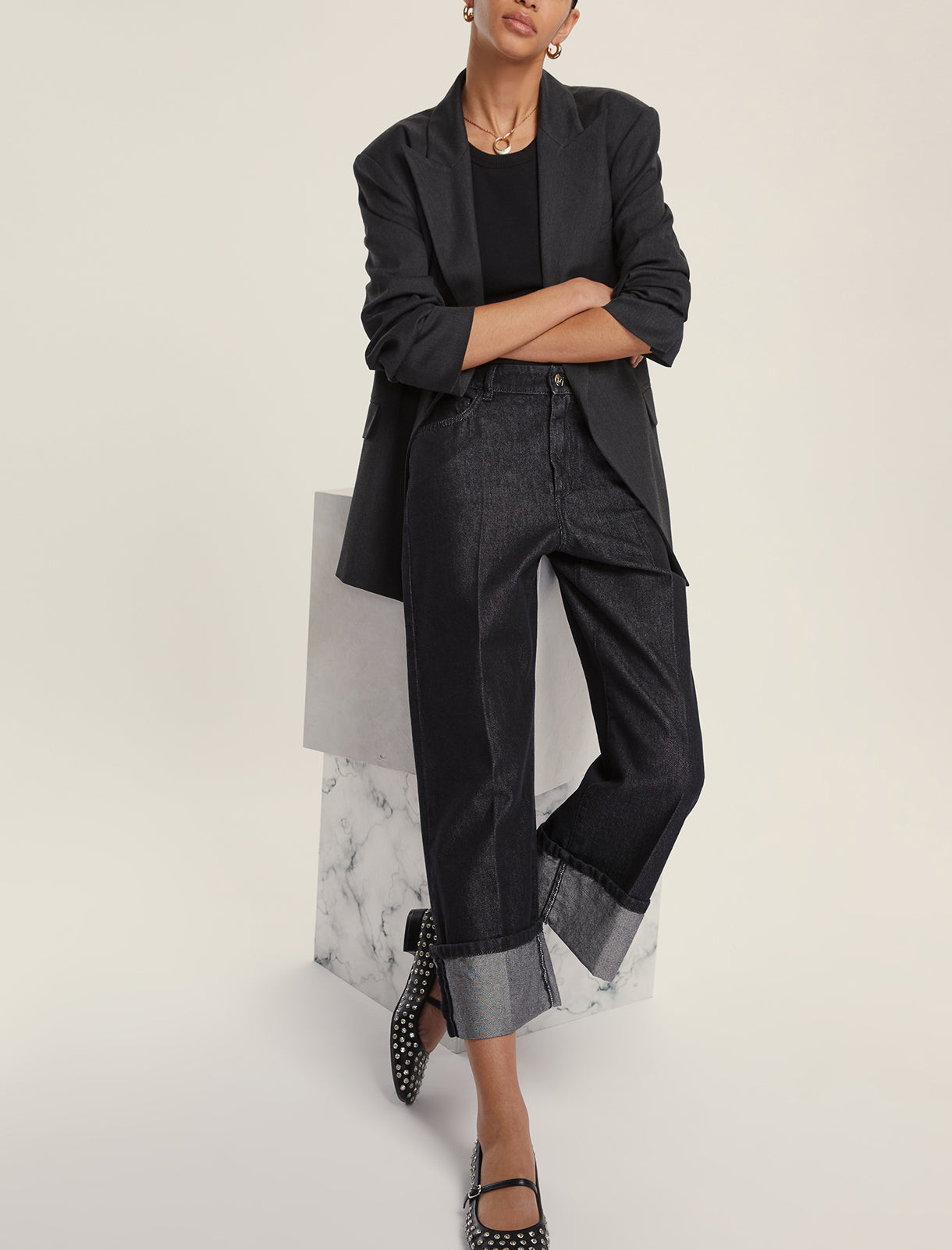 STRAIGHT-FIT JEANS - BLACK