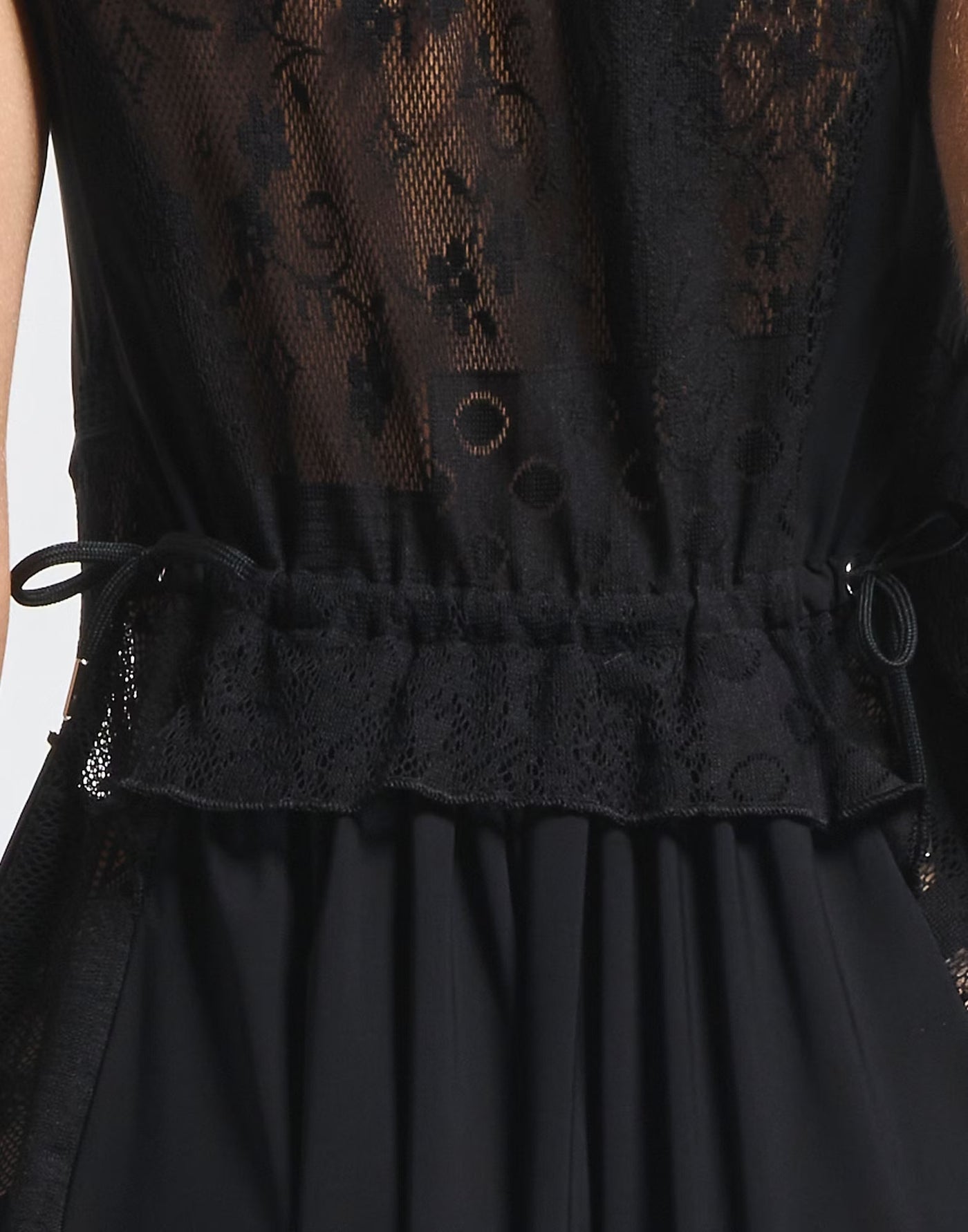 Sleeveless black stretch lace dress