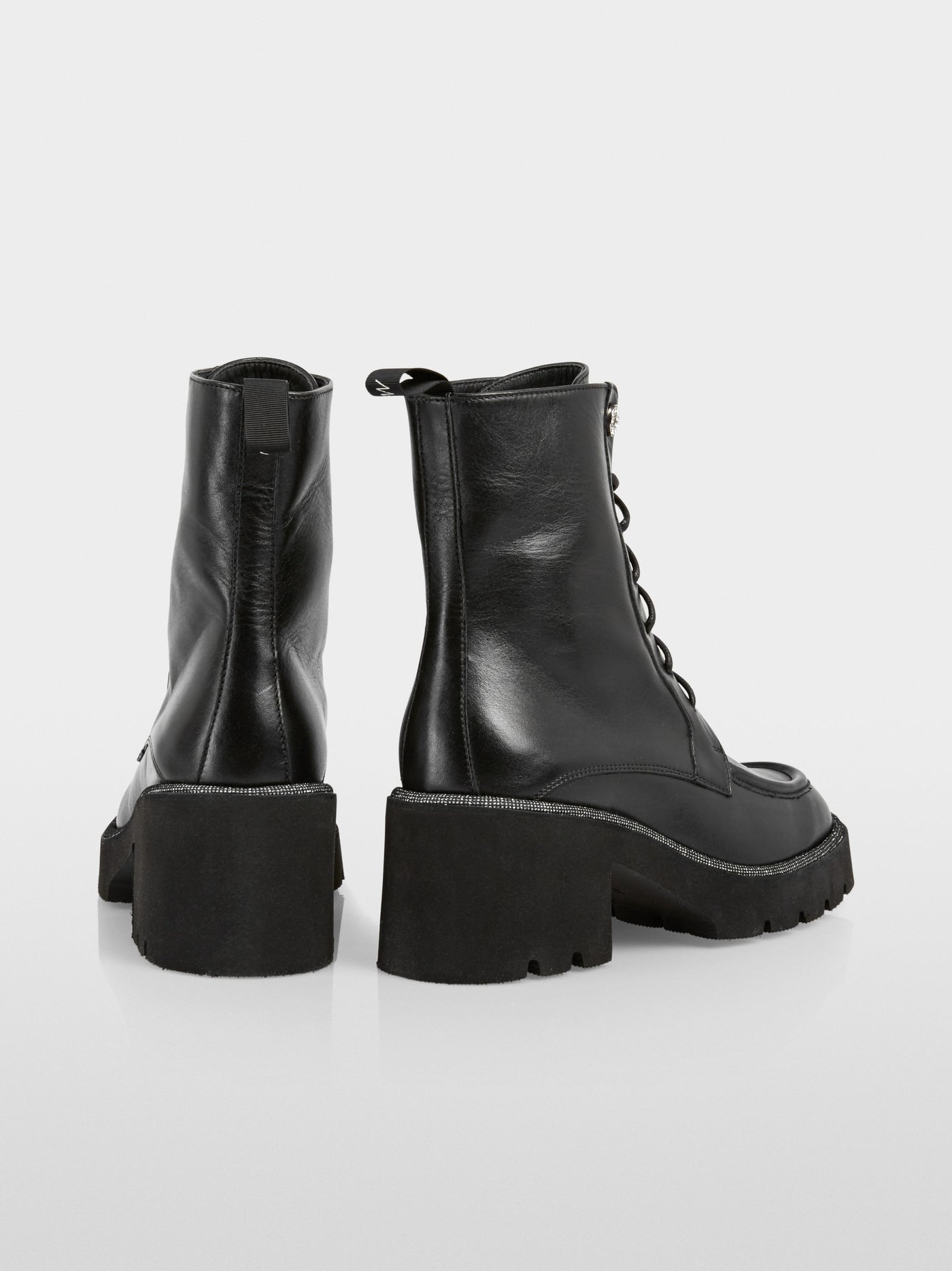 Leather Lace-up boot with tread sole