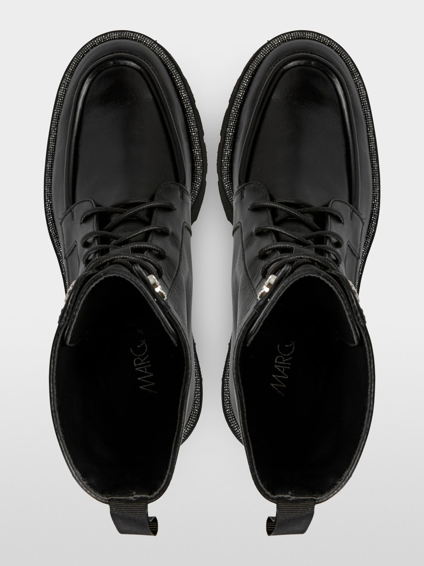 Leather Lace-up boot with tread sole