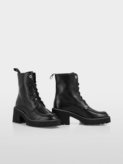 Leather Lace-up boot with tread sole