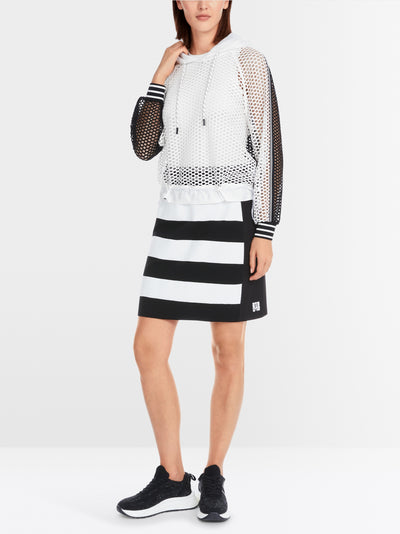 Sporty sweatshirt in mesh