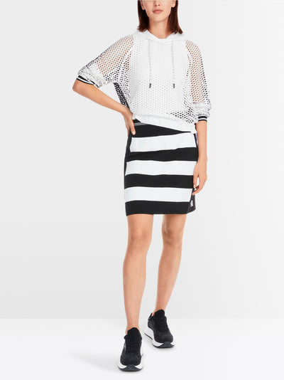 Sporty sweatshirt in mesh