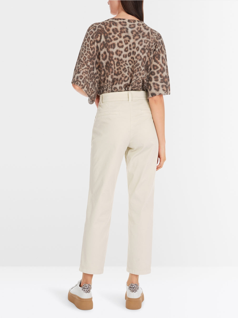 Cropped tapered cut trousers