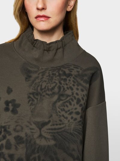 Sweatshirt with leopard print