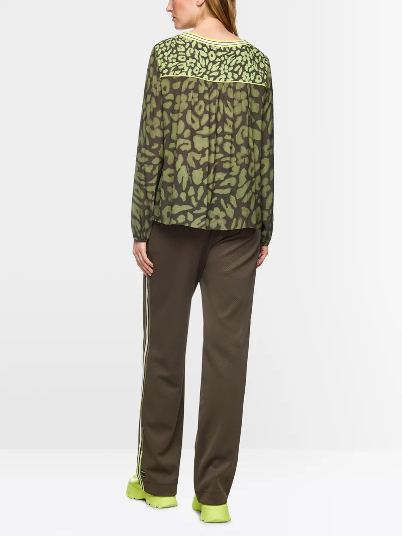 Slip-on blouse with leo print