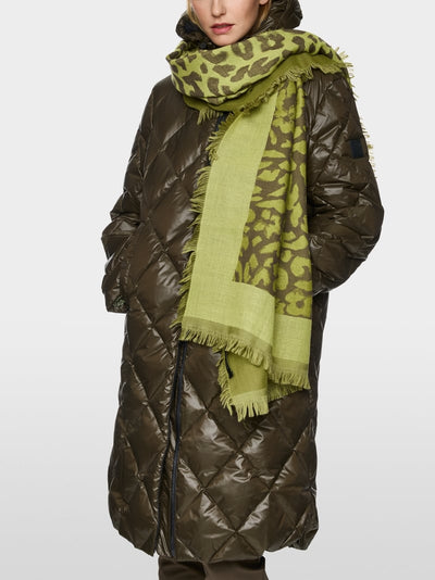 Lightweight wool scarf with leopard print