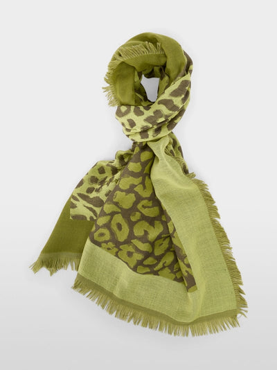 Lightweight wool scarf with leopard print